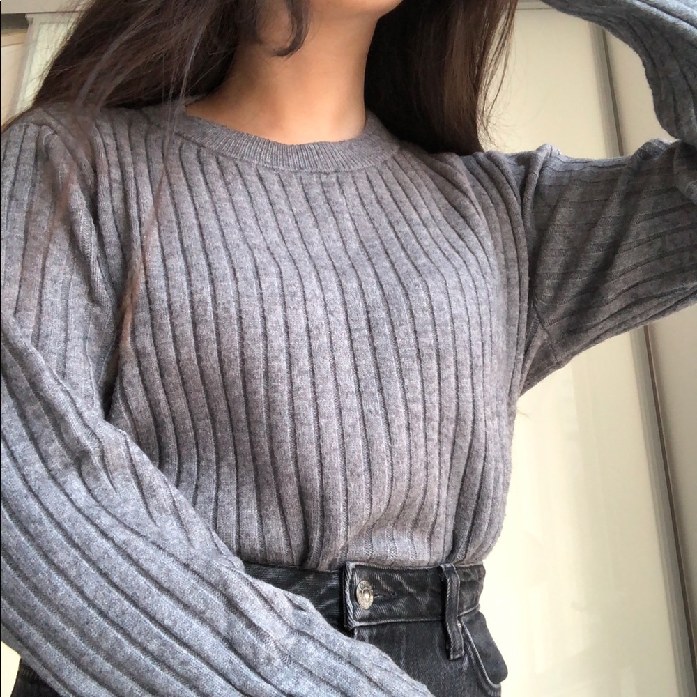 the SOFTEST ribbed sweater 😩😩